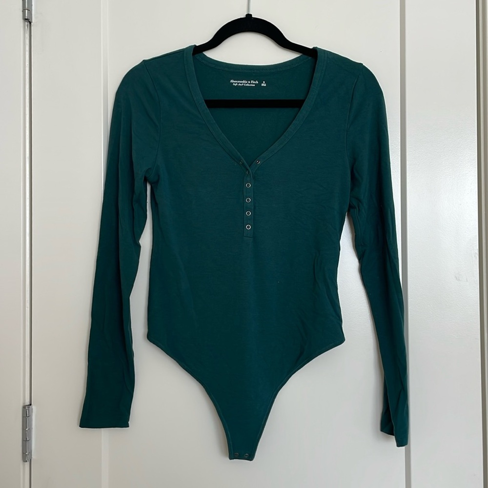 A&F: Long Sleeve Henley Green Bodysuit
